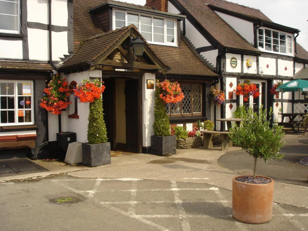 מלון טנבורי Rose & Crown מראה חיצוני תמונה