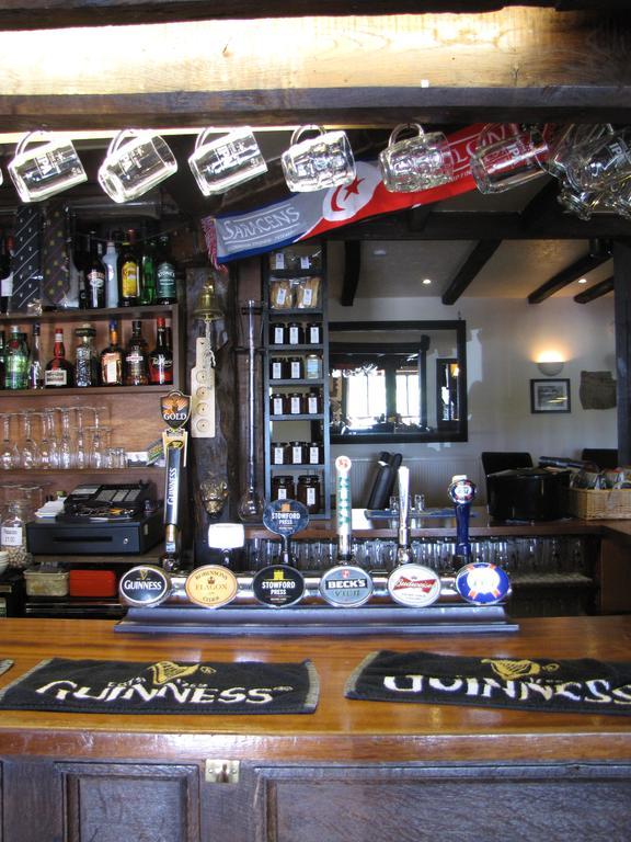 מלון טנבורי Rose & Crown מראה חיצוני תמונה